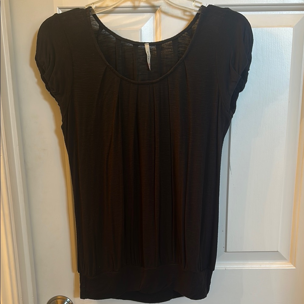 Black Pleated Cap Sleeve Soft Blouse Size Medium